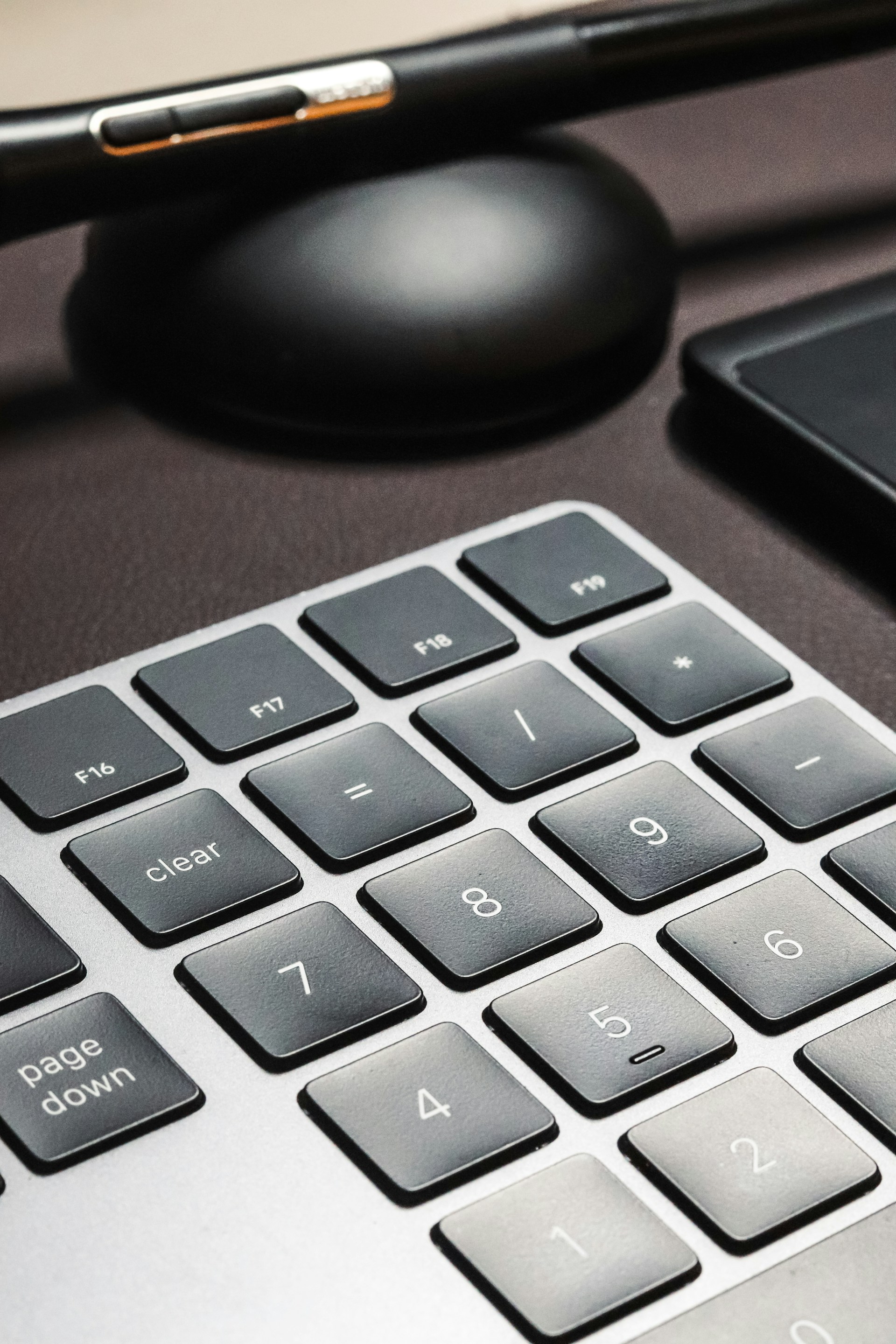 https://unsplash.com/photos/a-close-up-of-a-computer-keyboard-and-mouse-Ycwu7_TaBgY?utm_content=creditShareLink&utm_medium=referral&utm_source=unsplash